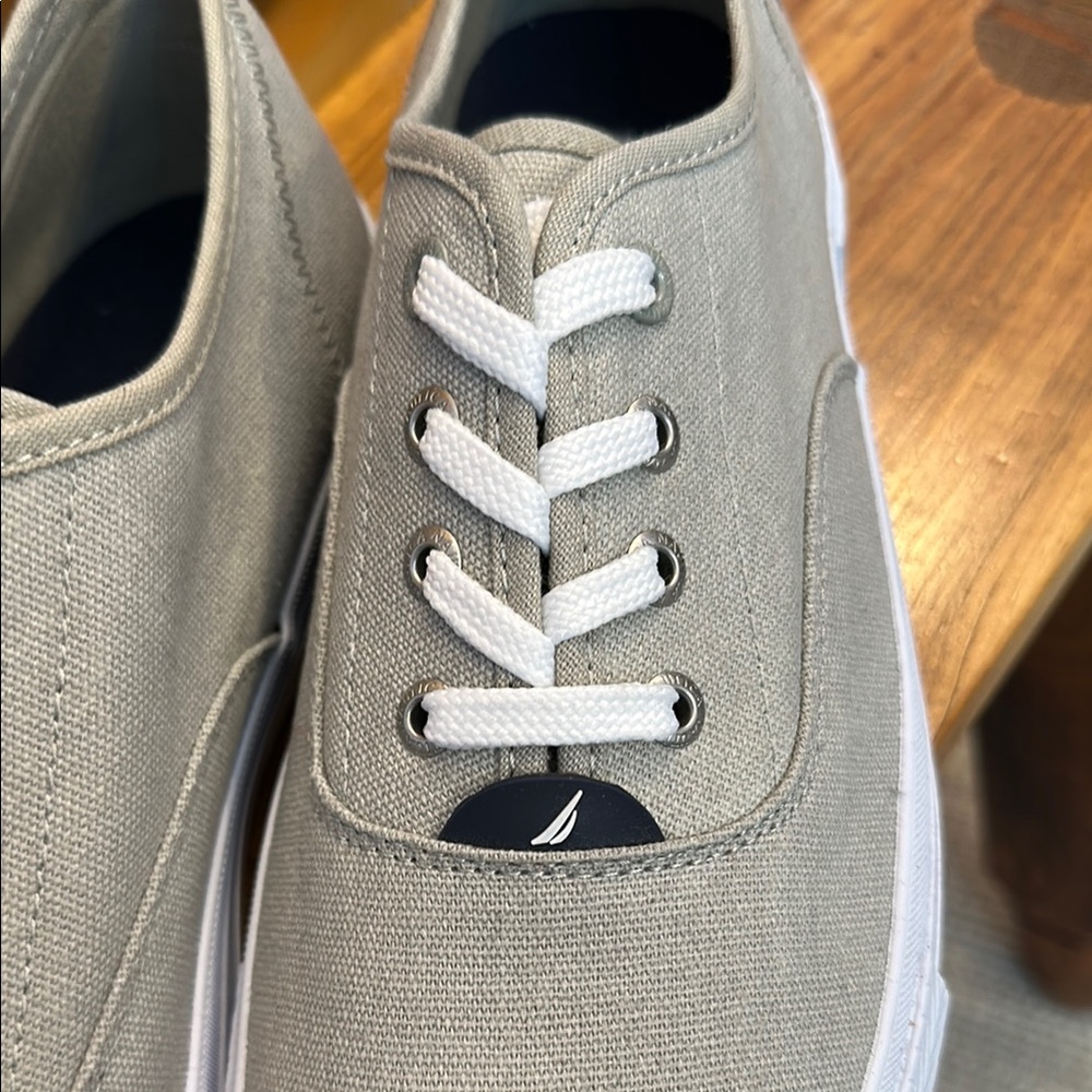 NWOT Men's Nautical Canvas Sneakers size 9 1/2. - Picture 3 of 10